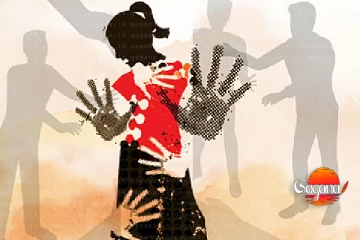 පාසල් සිසුවා සිසුවියන් තිදෙනකු නිරුවත් කරලා