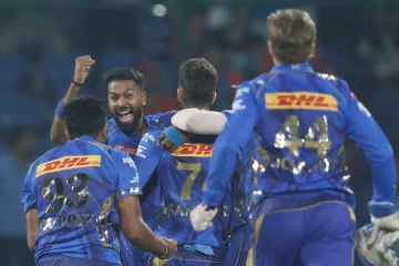 பிளே ஆஃப் சுற்றுக்குள் நுழைந்த மும்பை இந்தியன்ஸ்: டெல்லி அணி படுதோல்வி