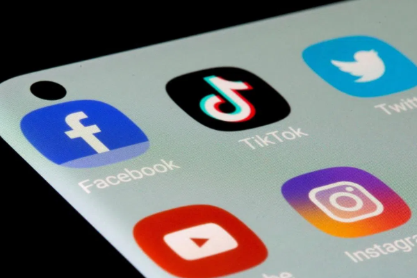 பிரித்தானியாவிலும் சிறார்கள் சமூக ஊடகங்கள் பயன்படுத்த தடை | Uk Bans Children From Using Social Media பிரித்தானியாவிலும் சிறார்கள் சமூக ஊடகங்கள் பயன்படுத்த தடை | Uk Bans Children From Using Social Media