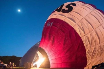 வெடித்த ஆகாய பலூன்... பல மைல்கள் இழுத்துச் செல்லப்பட்ட பயணிகள்