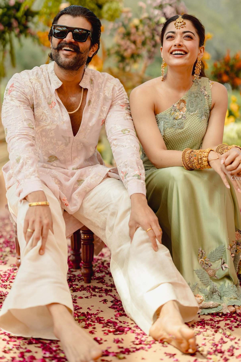 ஹல்தி நிகழ்வில் கிழிந்த ராஷ்மிகாவின் ஆடை... இப்படியொரு ரகளை நடந்ததா? | Rashmika Vijay Devarakonda Haldi Photos Viral