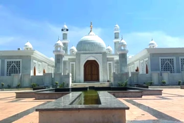 தமிழ்நாட்டில் ஒரு மினி தாஜ்மஹால்! தாய்க்கு நினைவிடம் கட்டி நெகிழவைத்த தமிழன்