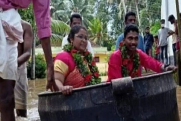 அண்டாவில் மிதந்து வந்த மணமக்கள்! திருமண ஜோடியின் பரிதாப நிலையை பார்த்து ஷாக்கான இணையவாசிகள் | Kerala Couple Float In Cooking Vessel To Reach