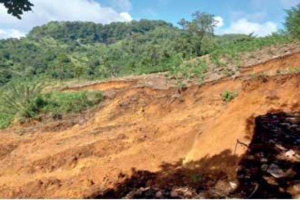 பதுளை மாவட்டத்தில் 68% நிலப்பகுதி மண்சரிவு ஏற்படும் அபாயத்தில் | 68 Land Area Badulla District Risk Landslides