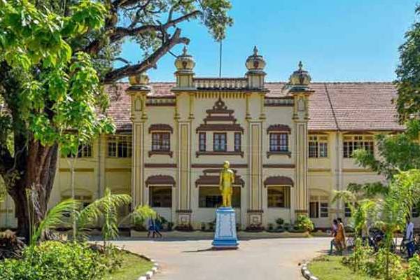 யாழ். பல்கலையில் பகிடிவதையில் ஈடுபட்ட 19 மாணவர்களுக்கு வகுப்பு தடை | Jaffna Class Suspension For 19 Students University