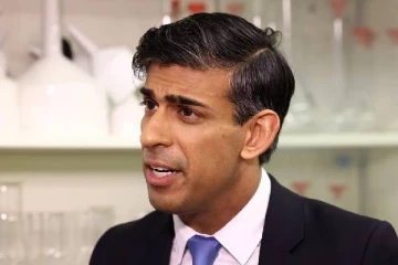 லண்டனில் நினைவேந்தல் நாளில் பாலஸ்தீன ஆதரவு பேரணி... இறுதியில் பணிந்த பிரதமர் ரிஷி சுனக்