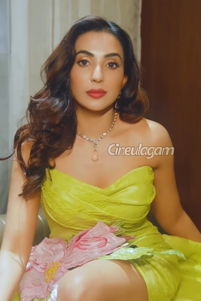 பார்வதி நாயர் சேலையில் அழகிய போட்டோஷூட் | Parvati Nair Saree Photoshoot