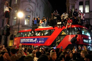 இங்கிலாந்தின் வெற்றியை கொண்டாடிய ரசிகர்கள் கைது