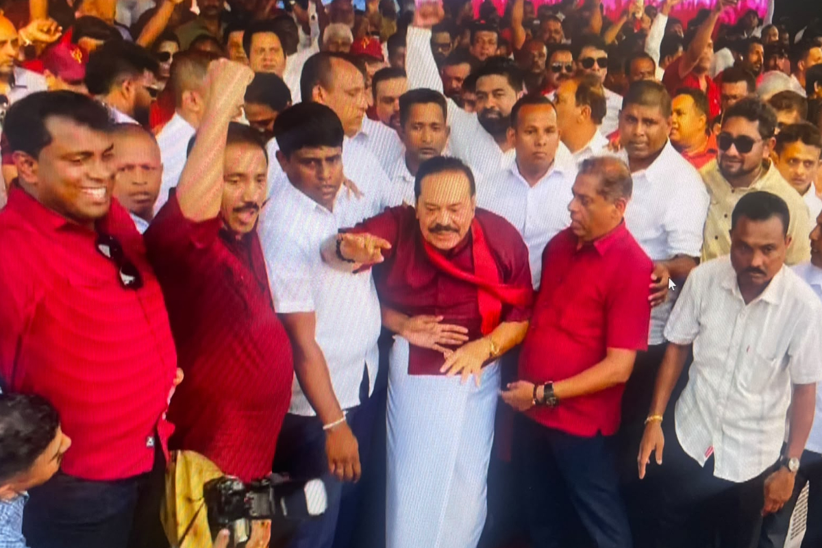 சின்னாபின்னமாக சிதைந்து போகும் ராஜபக்ச குடும்பம் - தனிமையில் தவிக்கும் மகிந்த | Rajapaksa Family Is Trapped In A Bad Situation சின்னாபின்னமாக சிதைந்து போகும் ராஜபக்ச குடும்பம் - தனிமையில் தவிக்கும் மகிந்த | Rajapaksa Family Is Trapped In A Bad Situation