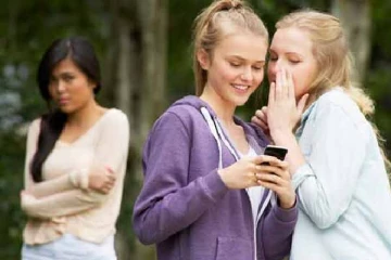 நடிகர் விசயத்தில் கண்டிஷன் போட்டு கட்டுப்படுத்தும் மனைவி.. இந்தம்மாவா இப்புட்டு செய்றாங்க..