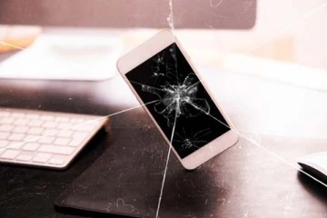 ஸ்மார்ட் போன் திரை உடைந்துவி்ட்டால் என்ன செய்ய வேண்டும்? இந்த தவறை செய்யாதீங்க