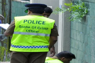 அடுக்குமாடி குடியிருப்பில் மனைவியை கொலை செய்த கணவன்