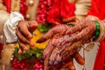 ஜோசியரின் பேச்சை நம்பி 13 வயது சிறுவனை திருமணம் செய்த ஆசிரியை.. ஒரு வாரத்துக்கு பின் தெரிந்த உண்மை!