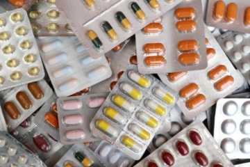 நாட்டில் சில மருந்தகங்களின் உரிமங்கள் தற்காலிகமாக நிறுத்தம்