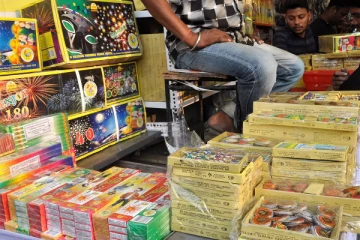 பட்டாசு விலையும் எகிறியது!
