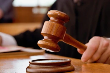 இஸ்ரேலுக்கு எதிராக ஸ்டிக்கர் ; மொஹமட் ருஷ்டி விடுதலை