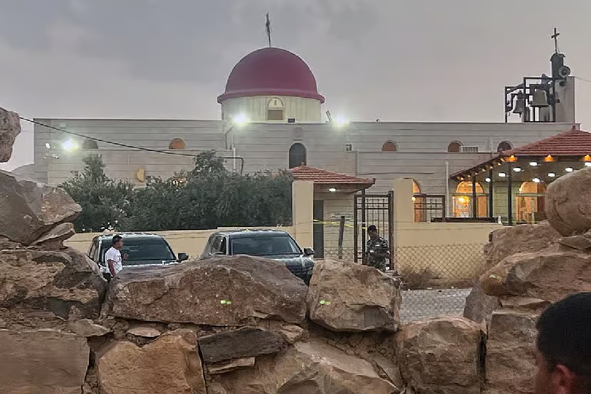 தேவாலயத்தில் துப்பாக்கிச் சூடு: 3 பேர் கைது | 3 Arrested After Church Shooting தேவாலயத்தில் துப்பாக்கிச் சூடு: 3 பேர் கைது | 3 Arrested After Church Shooting