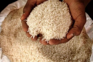 பதுக்கி வைக்கப்பட்டிருந்த 4750 கிலோகிராம் அரிசி பறிமுதல்