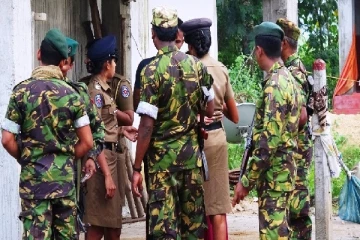 மானிப்பாயில் இன்றிரவு விசேட அதிரடிப்படையால் ஒருவர் கைது (படங்கள்)