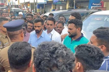 ගමක්ම රත් කරමින් ඇමතිගෙන් පොලීසියට තර්ජනයක්..