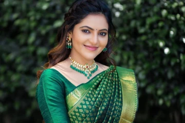 மாடர்ன் உடையில் கலக்கும் அதுல்யா ரவி..வர்ணிக்கும் ரசிகர்கள்