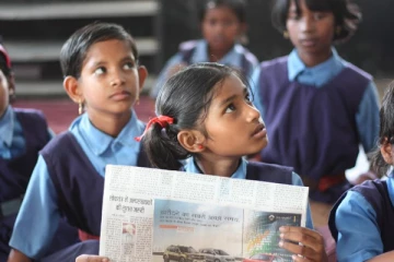 அடுத்தடுத்து மயங்கி விழுந்த 7 மாணவர்கள் ; பாடசாலைகளுக்கு விடுமுறை!