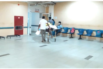 பிணையில் விடுவிக்கப்பட்ட 24 வயது இளைஞன் - வைத்தியசாலையில் வைத்து கொடூரமாக வெட்டிக்கொலை