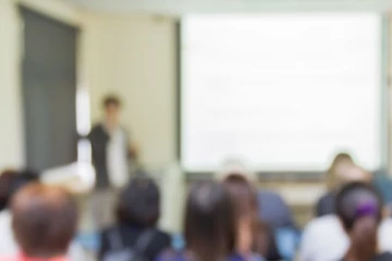 ஒருதலை காதல் தகராறு - ஆசிரியையின் மூக்கை உடைத்த மாணவன்!