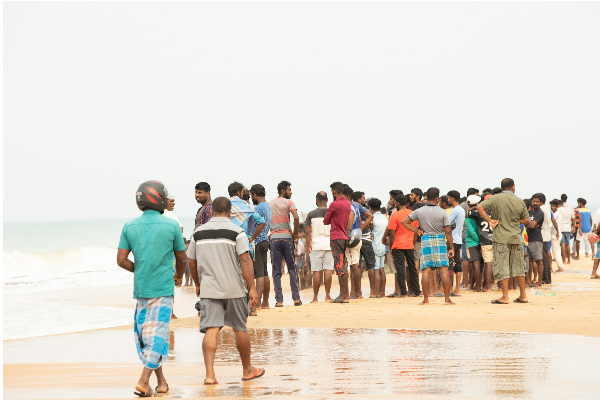 கடலில் நீராட சென்ற ஒரே குடும்பத்தை சேர்ந்த மூன்று இளைஞர்கள் மாயம் (படங்கள்) | Three Young Men From Same Family Went Swimming Sea