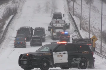 கனடாவின் கேலிடனில் இரு வாகனங்கள் மோதி விபத்து