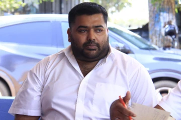 “கழிப்பறைக்குச் சென்றாலும் பின் செல்பவர்” அங்கஜனுக்கு தடாலடி பதில்