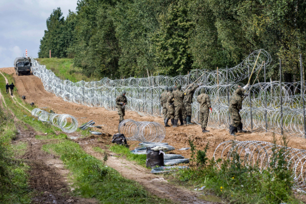 ஐரோப்பா செல்ல முயன்ற இலங்கை தமிழர் பெலாரஸ் எல்லையில் சடலமாக மீட்பு | Sri Lankan Migrant Found Dead On Belarus Border ஐரோப்பா செல்ல முயன்ற இலங்கை தமிழர் பெலாரஸ் எல்லையில் சடலமாக மீட்பு | Sri Lankan Migrant Found Dead On Belarus Border