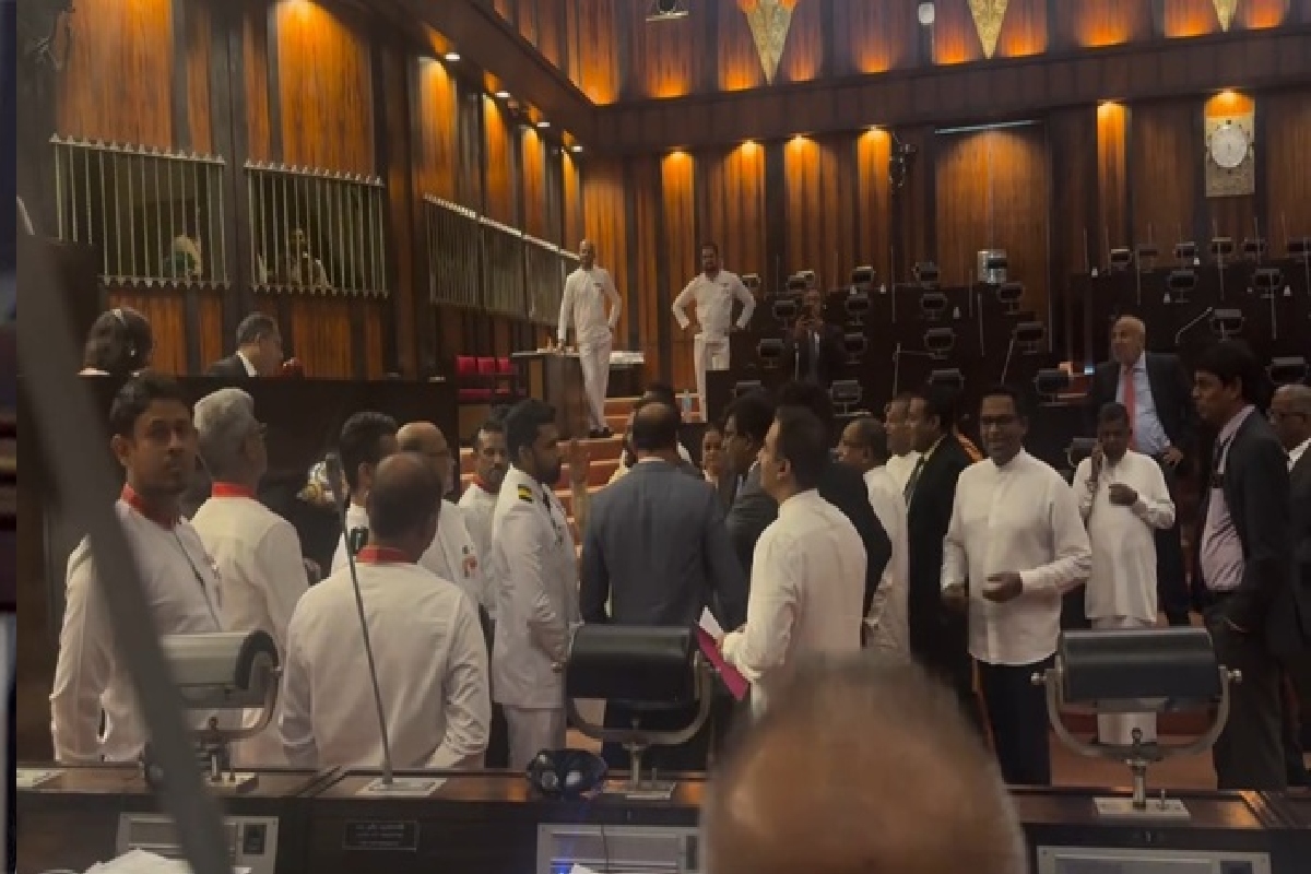 சர்வாதிகார ஆட்சியை நோக்கி நகரும் அனுர அரசு : நாமல் குற்றச்சாட்டு | Government Move Towards Dictatorial Regime Namal