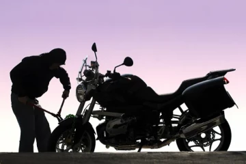 யாழில் நிறுத்தி வைக்கப்பட்டிருந்த மோட்டார் சைக்கிள் திருடப்பட்டுள்ளதாக முறைப்பாடு