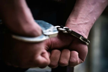 பிரதேச சபையின் முன்னாள் உறுப்பினர் ஒருவர் கைது