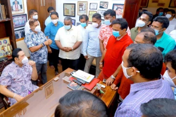 பிரதமரைச் சந்தித்த ஆளும் கட்சி பின்வரிசை உறுப்பினர்கள்!