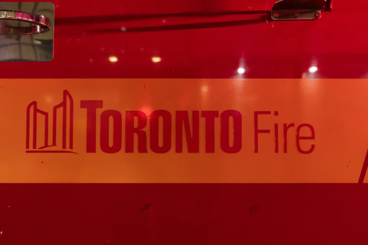 ஸ்காப்ரோவில் சில வாகனங்கள் தீக்கிரை | Multiple Vehicles Set On Fire At Scarborough ஸ்காப்ரோவில் சில வாகனங்கள் தீக்கிரை | Multiple Vehicles Set On Fire At Scarborough