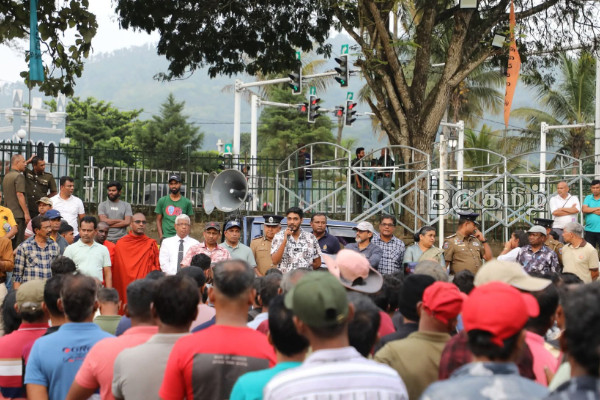பதுளையை மீள கட்டியெழுப்பும் நடவடிக்கை! மாத்தறையிலிருந்து 826 பேர் கொண்ட பெரிய குழு | The Reconstruction Of Badulla பதுளையை மீள கட்டியெழுப்பும் நடவடிக்கை! மாத்தறையிலிருந்து 826 பேர் கொண்ட பெரிய குழு | The Reconstruction Of Badulla