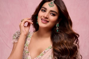 சேலையில் தாராள கிளாமர் காட்டியிருக்கும் நிதி அகர்வால்.. ஹாட் புகைப்படங்கள்