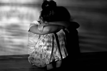 ஹோட்டலில் சிறுமிக்கு பாலியல் வன்கொடுமை - உடந்தையாக இருந்த தாய்!