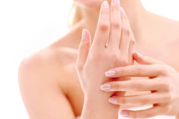 முகத்தை விட கையும், காலும் கருப்பா இருக்கா? இதனை போக்க இதோ சூப்பரான டிப்ஸ்!