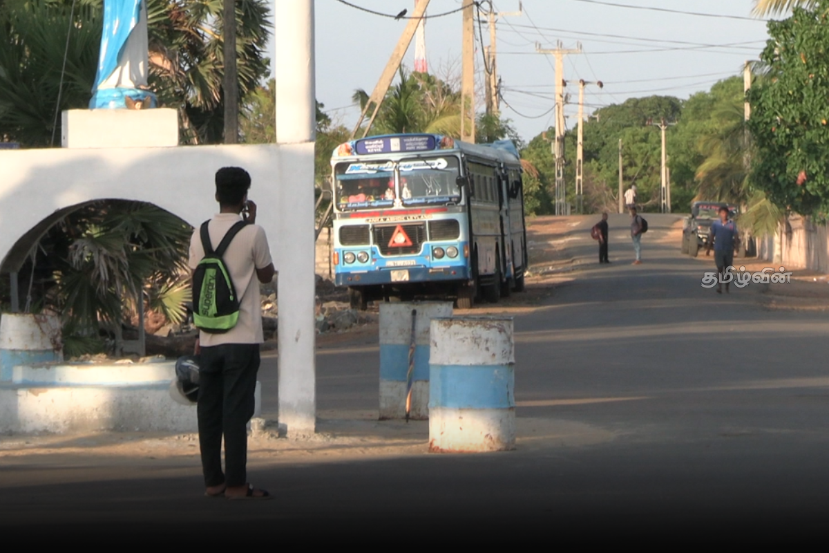 மீன் ஏற்றுவதற்காக அனுப்பப்பட்ட பேருந்து இப்போது பயணிகள் சேவையில்..! யாழில் முன்வைக்கப்பட்டுள்ள குற்றச்சாட்டு | Bus Transport Fish Douglas Now Passenger Service