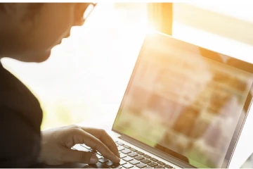 பெண்களின் புகைப்படத்துடன் போலி சமூக வலைத்தள பக்கங்களை உருவாக்கியவருக்கு நேர்ந்த கதி