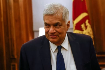கனவுலகில் மிதக்கிறார் ரணில் - சஜித் தரப்பு சாட்டையடி
