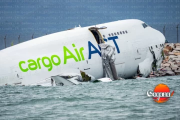 බිහිසුණු අනතුරකින් ගුවන් යානයක් මුහුදට වැටෙයි - දෙන්නෙක් මරුට සිව් දෙනෙක් රෝහලේ