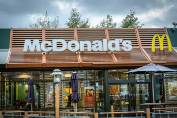 பிரபல உணவகத்திற்கு புதிதாக வேலைக்கு வரும் பெண்களை சீரழித்த விவகாரம்: கண்காணிப்பாளர் கைது