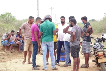 சட்டவிரோத மண் அகழ்வில் ஈடுபட்டவர்களுக்கும், ஆத்திமோட்டை கமக்கார அமைப்பினருக்கும் இடையில் முரண்பாடு