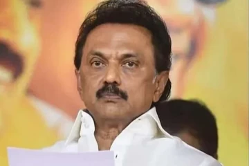 கார் மோதி பள்ளி மாணவர்கள் 3 பேர் உயிரிழப்பு - நிவாரணம் அறிவிப்பு