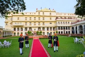 ஒரு இரவுக்கு ரூ.30 லட்சம்.! இந்தியாவிலேயே மிகவும் விலையுயர்ந்த ஹோட்டல் இதுதான்