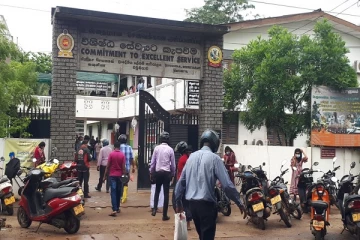 தடுப்பூசி அட்டை கோரிய விவகாரம்! - எழுத்து மூலம் விளக்கம் கோரியது மனித உரிமை ஆணைக்குழு